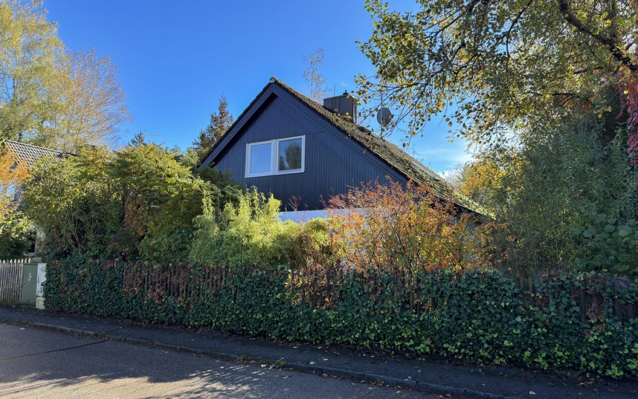 Einfaches Einfamilienhaus mit großem Garten in Bernried