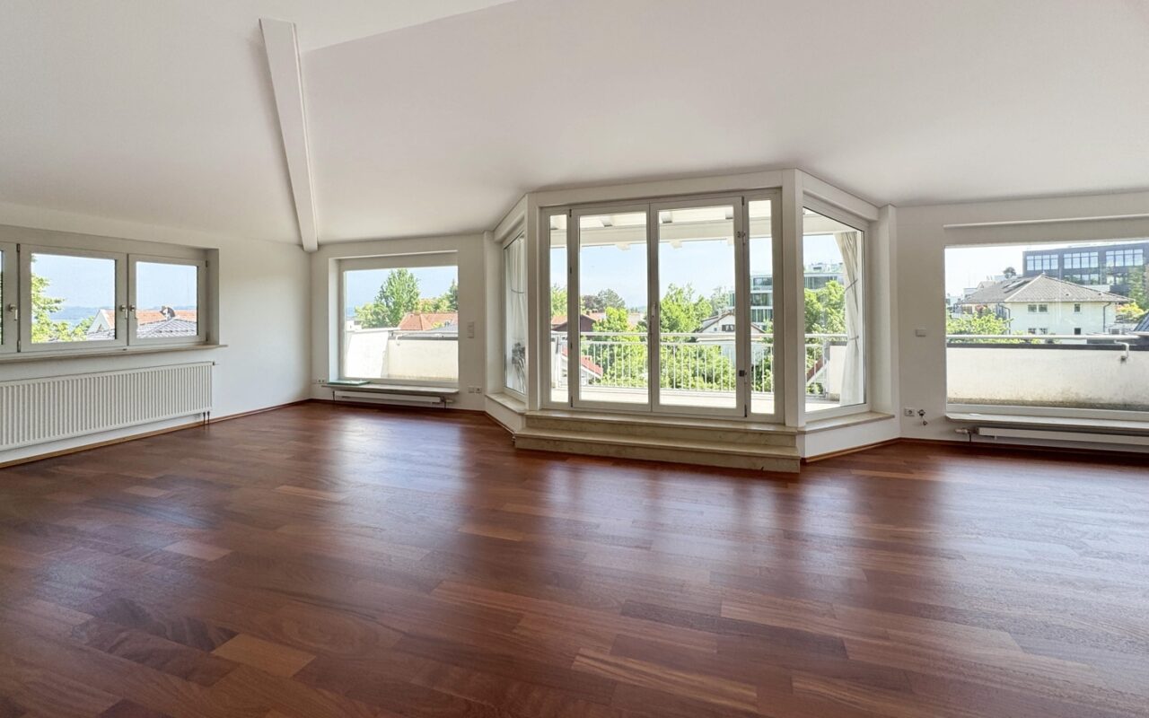 Großzügige 3-Zimmer-Dachgeschosswohnung mit Seeblick