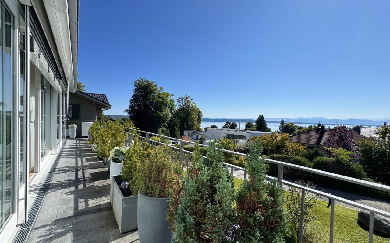 Moderne 3-Zimmer-Wohnung mit traumhaftem Seeblick und großzügigem Balkon