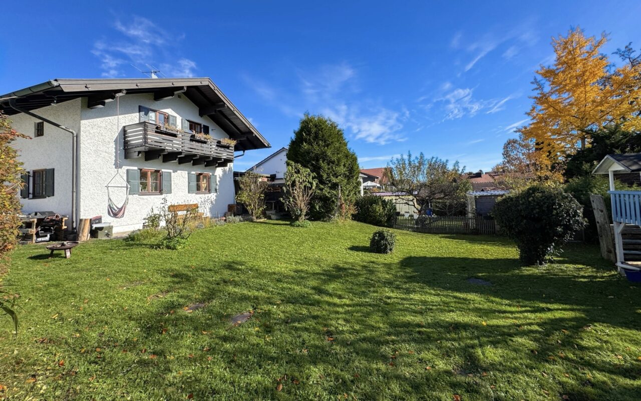 Kleines gemütliches Einfamilienhaus auf sonnigem Grundstück – Zentral in Tutzing