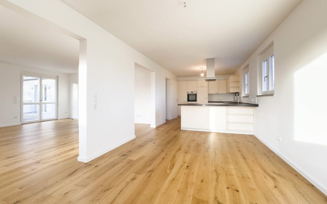 Gut geschnittene Dachgeschosswohnung mit Aufzug und Seeblick in Tutzing