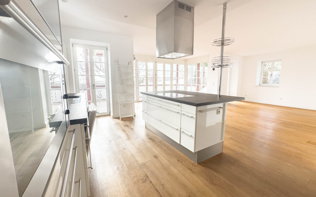 Exklusive 4-Zimmer-Erdgeschosswohnung mit Südveranda und Gartenanteil in zentraler Lage von Tutzing