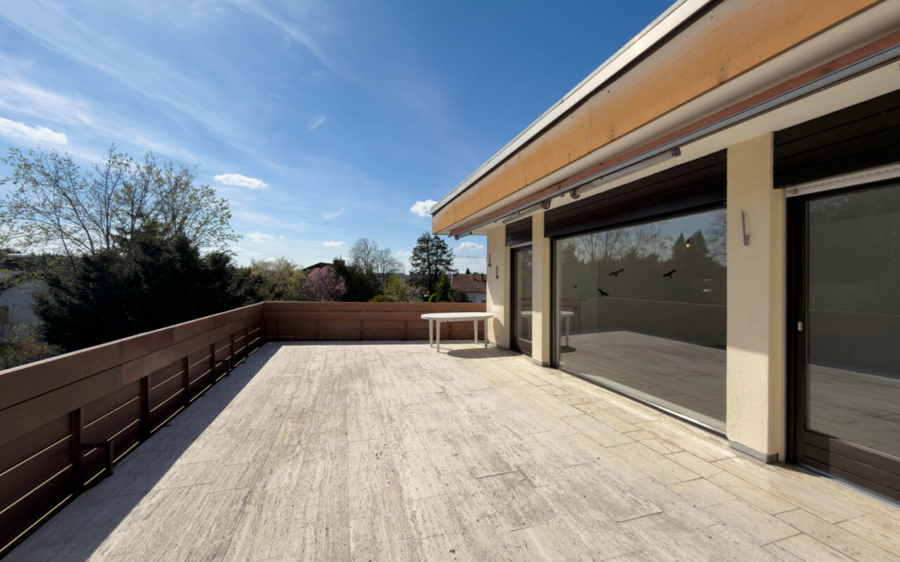 Sonne genießen in Feldafing – Dachterrassenwohnung mit Weitblick