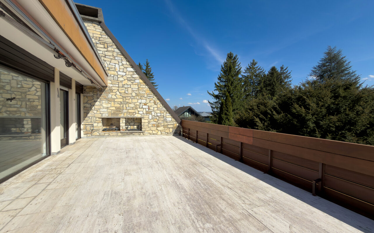 Sonne genießen in Feldafing – Dachterrassenwohnung mit Weitblick