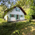 “Waldfeeling” in Pöcking – Zentralgelegenes kleines Haus auf großem Grundstück “Waldfeeling” in Pöcking – Zentralgelegenes kleines Haus auf großem Grundstück