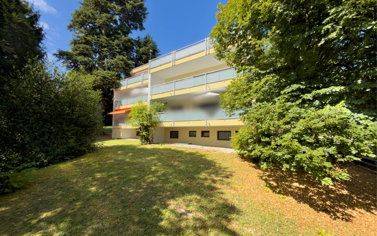Nur wenige Schritte zum Starnberger See – 3-Zimmer-Wohnung mit großer Loggia in Feldafing