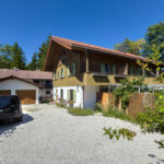 Mehrfamilienhaus mit drei Wohneinheiten auf ca. 1.046 m² Grundstück im idyllischen Bauerbach Mehrfamilienhaus mit drei Wohneinheiten auf ca. 1.046 m² Grundstück im idyllischen Bauerbach